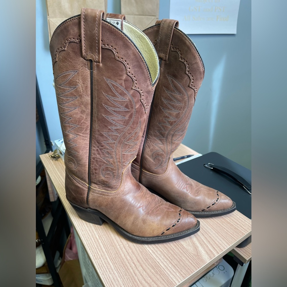 Size 7 Women’s Canada West Boot